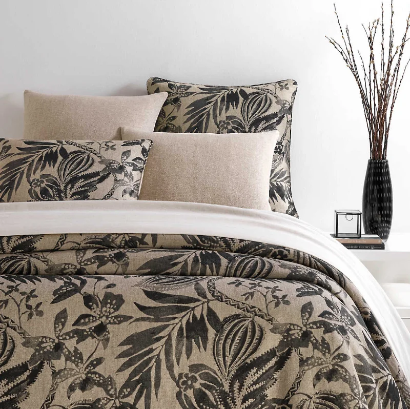 Geometric - patterned duvet covers for a modern and stylish lookAntiqua Linen Black Duvet