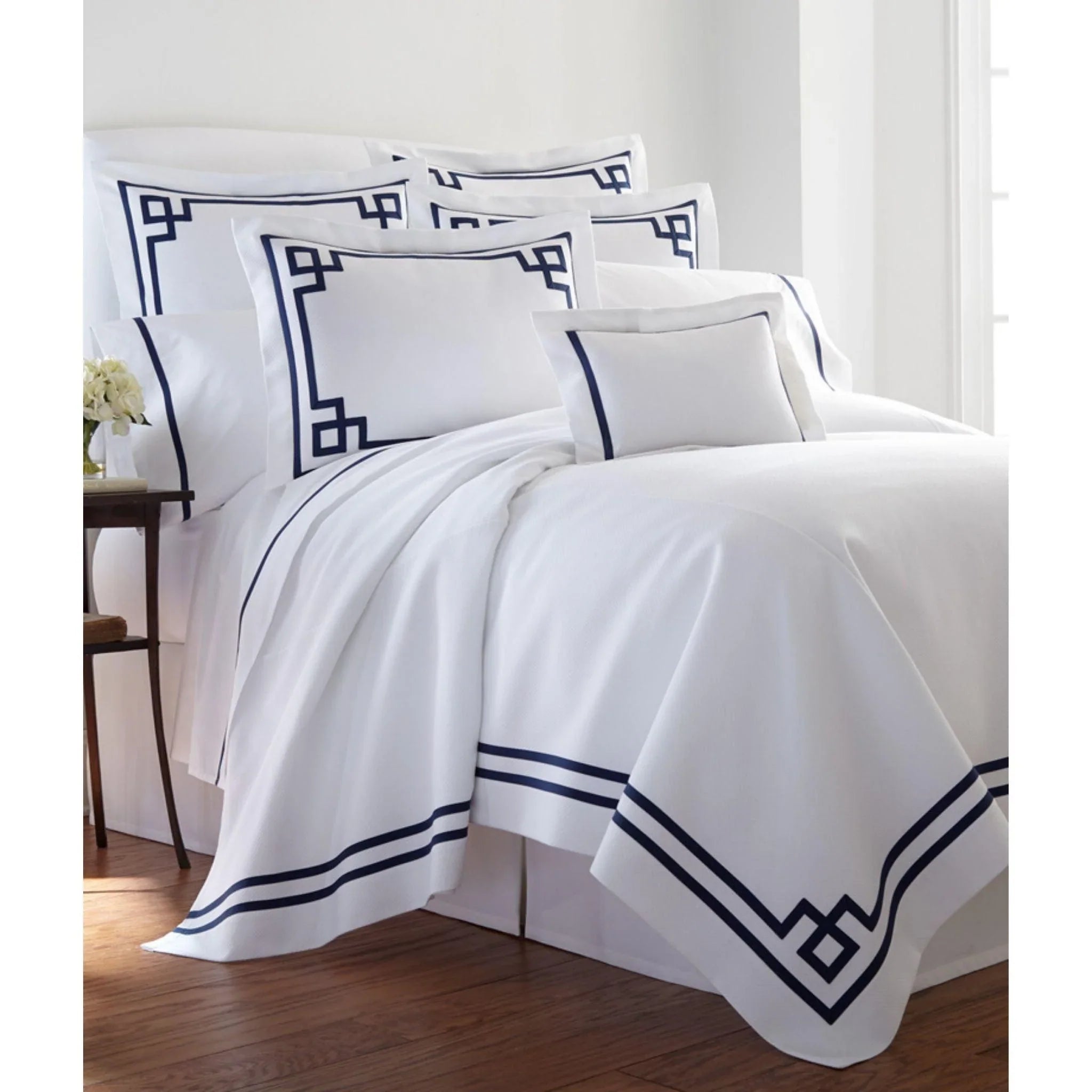 Button - closure duvet covers for a classic and secure fasteningBristol Fretwork Tape Applique Duvet