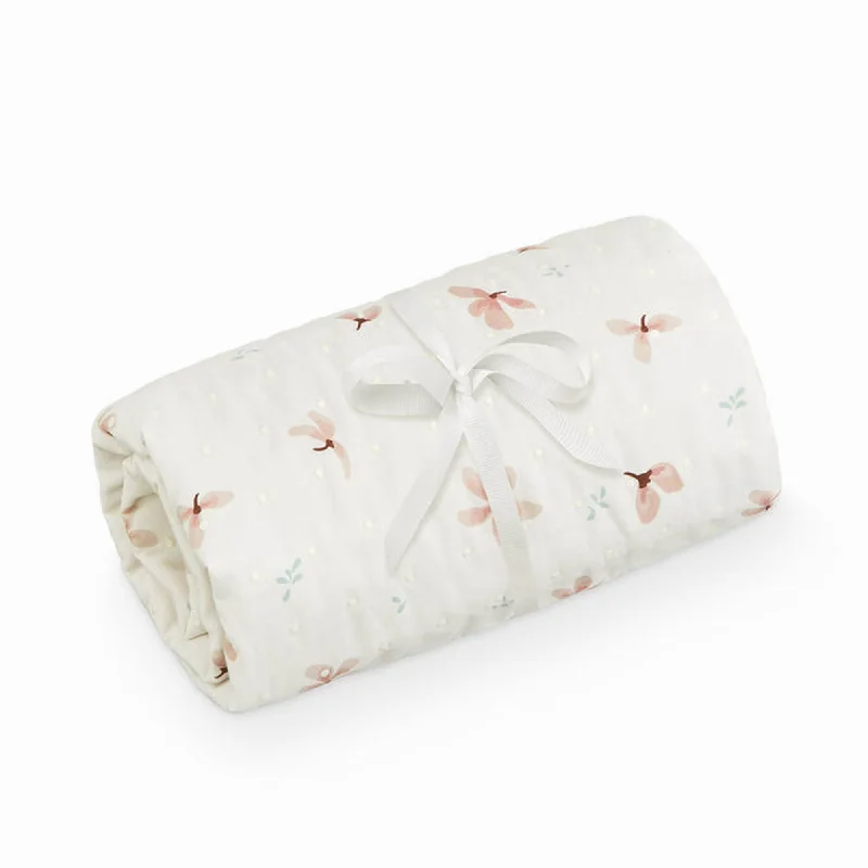 Silk blankets with a smooth and elegant touchCam Cam Copenhagen Newborn Blanket – Ocs Windflower Creme