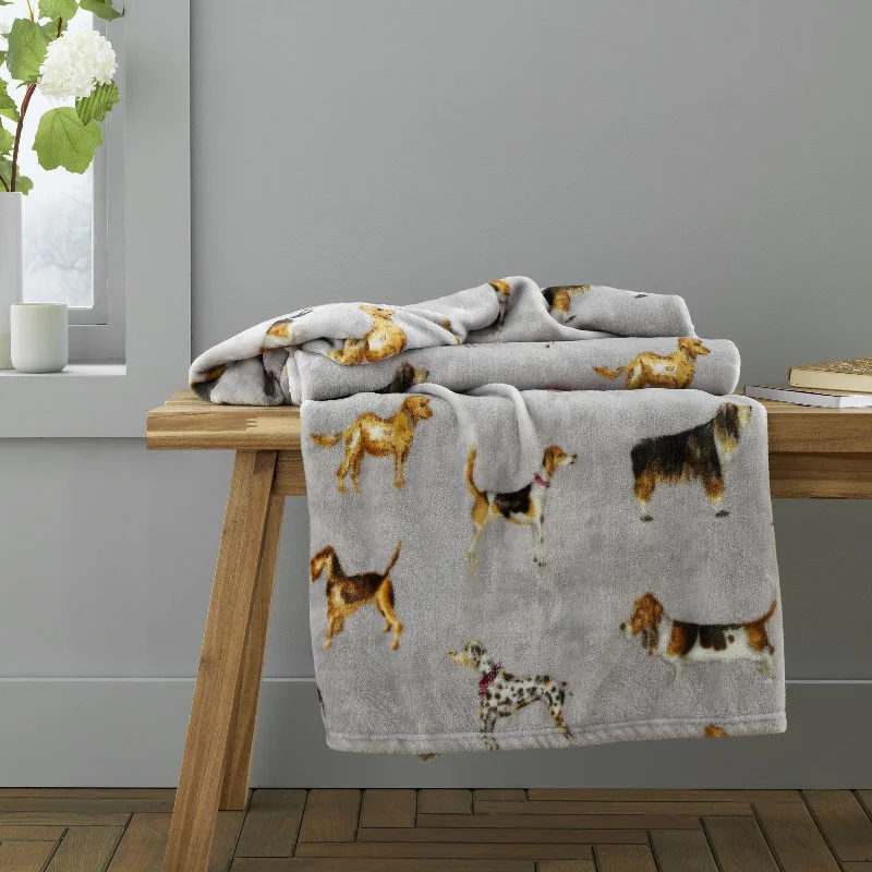 Chenille blankets with a thick and fuzzy textureCountry Dogs Throw