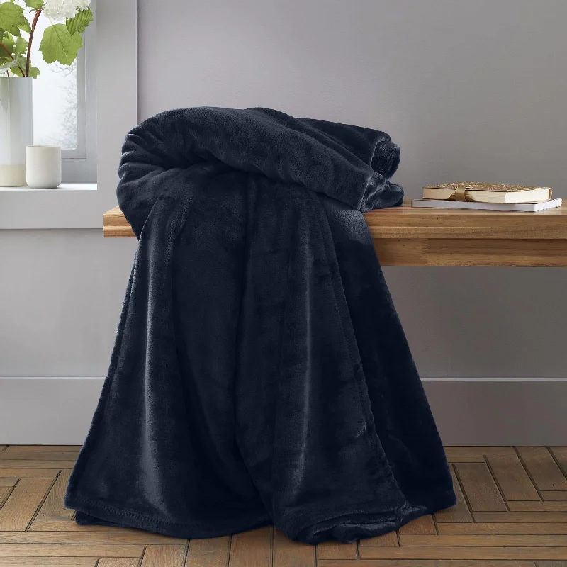 Fleece blankets for a cozy and plush textureRaschel Velvet Touch Throw Navy