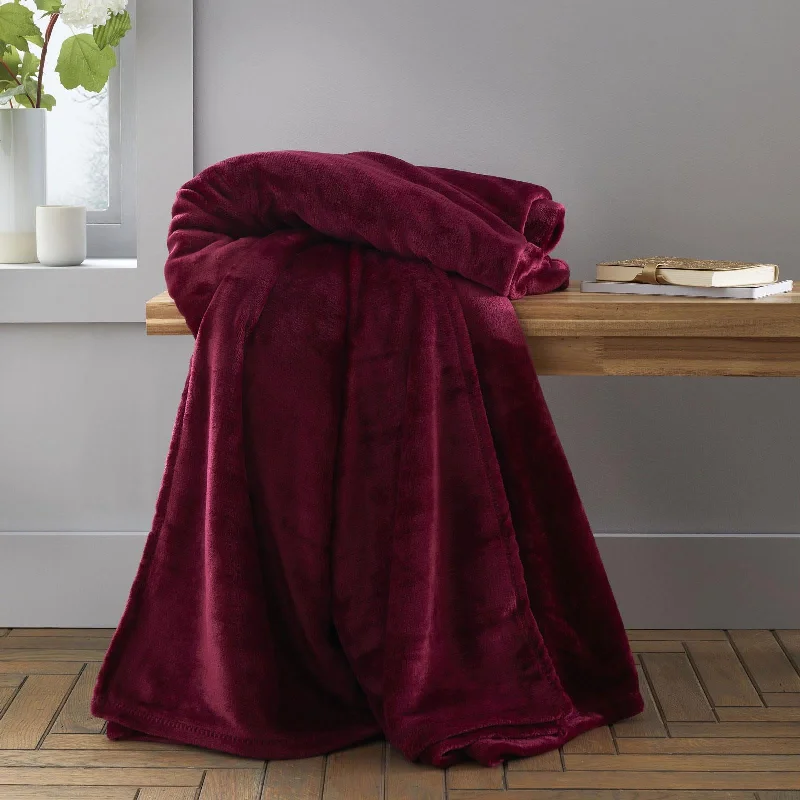 Acrylic blankets for a soft and affordable alternativeRaschel Velvet Touch Throw Red