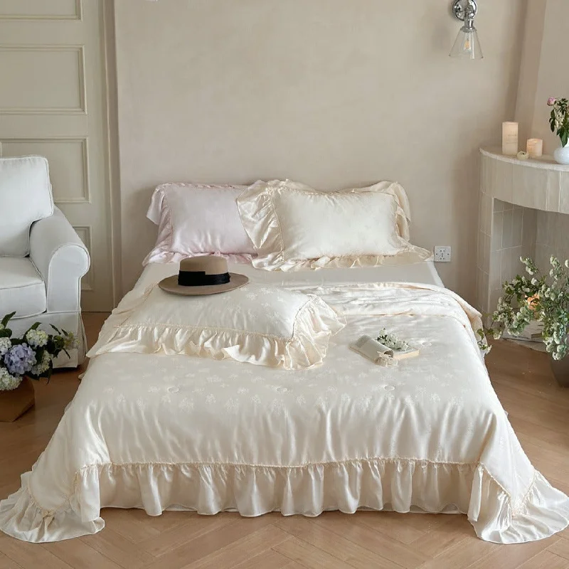 Mohair blankets with a unique sheen and softnessFloral Jacquard Tencel Blanket Set / White