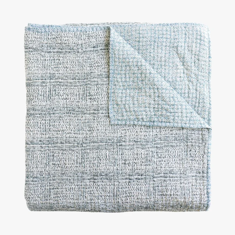 Recycled polyester blankets for an eco - conscious optionKantha Quilt