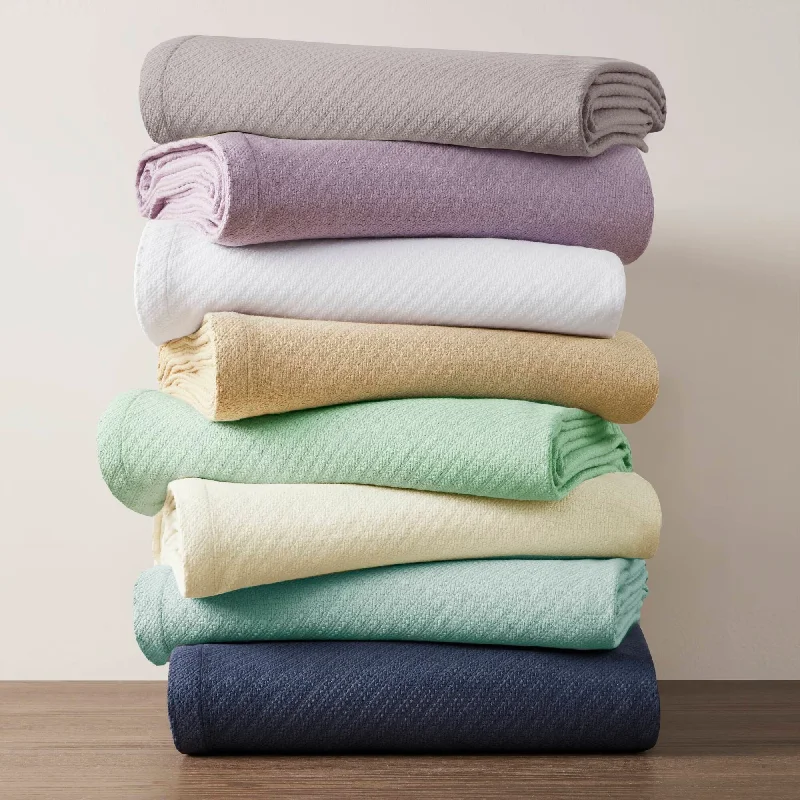 Acrylic blankets for a soft and affordable alternativeMadison Park Liquid Solid Colored Woven Cotton Blanket