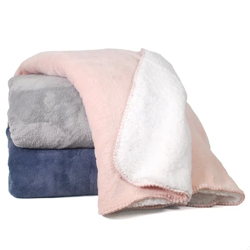 Recycled polyester blankets for an eco - conscious optionSherpini Throws and Blankets