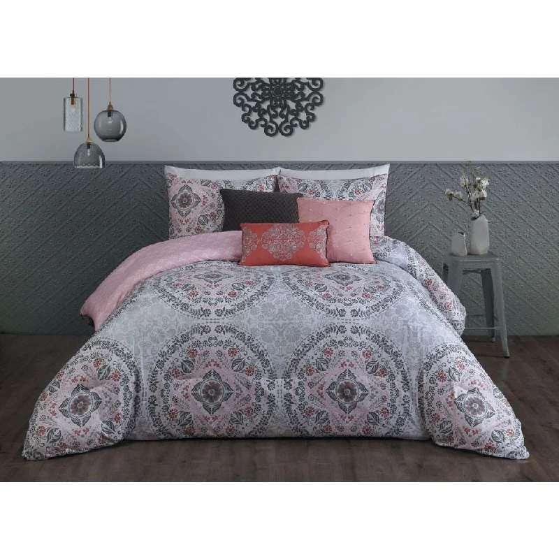 Goose down comforters known for their superior quality and insulationSteve Madden Positano 6-piece Comforter Set