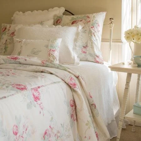 Full - size duvet covers suitable for full - sized beds in guest rooms or small bedroomsTaylor Linens Shore Rose Cream Duvet