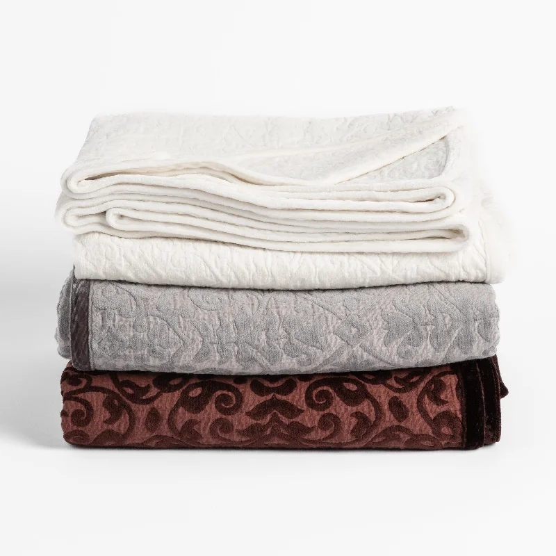 Linen blankets with a rustic and textured lookVienna Blanket