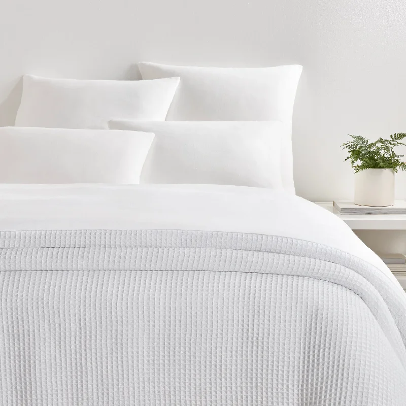 Recycled polyester blankets for an eco - conscious optionWaffle White Blanket