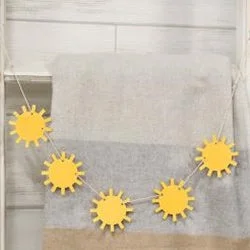 Bed skirts for beds with a rectangular frameWooden Sunshine Mini Garland