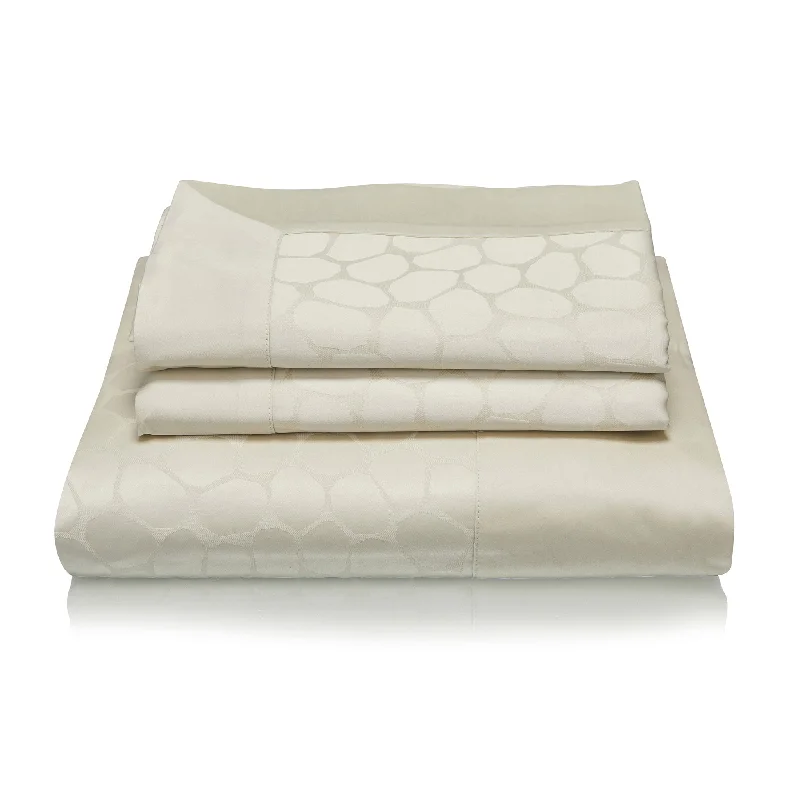 Ombre - colored duvet covers with a gradient effect for a trendy and unique styleWoods Tarso Egyptian Cotton Bed Linens